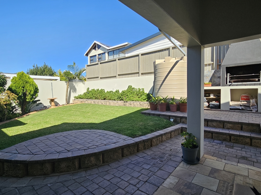 5 Bedroom Property for Sale in Wavecrest Eastern Cape